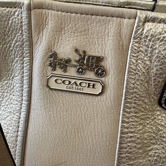 Coach Chelsea Leather Stripe Platinum Charlie ToteBag Purse J1126 18962 - Picture 2 of 14